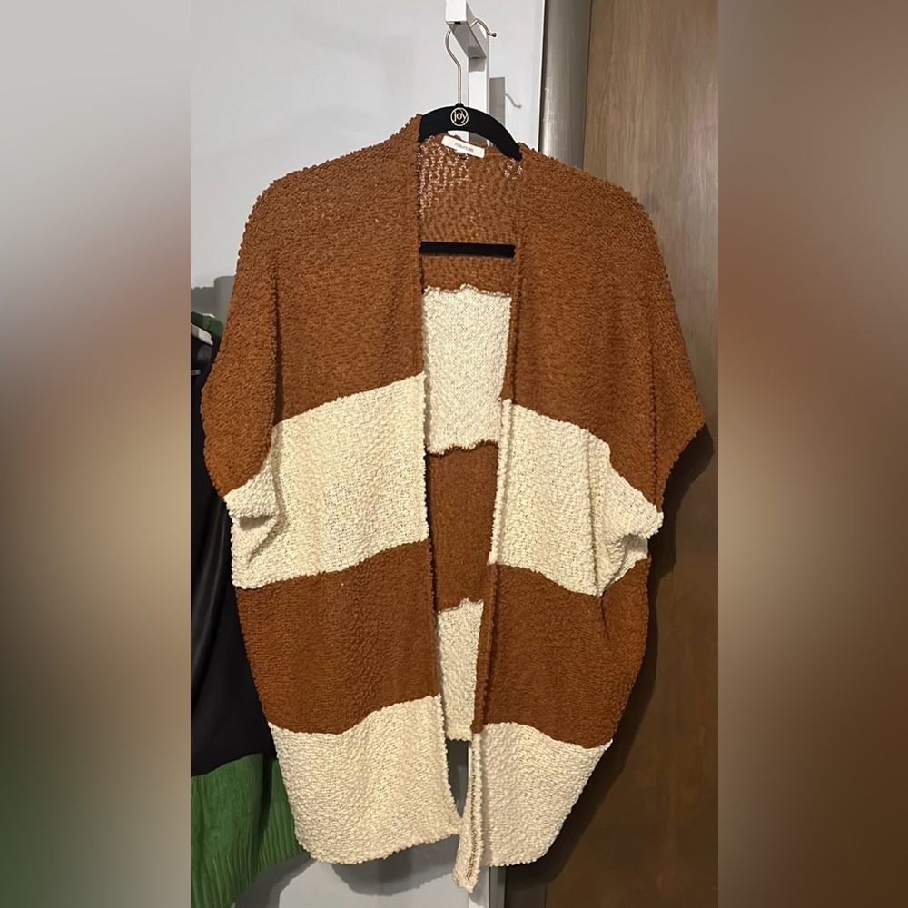 Kaftan like sweater topper